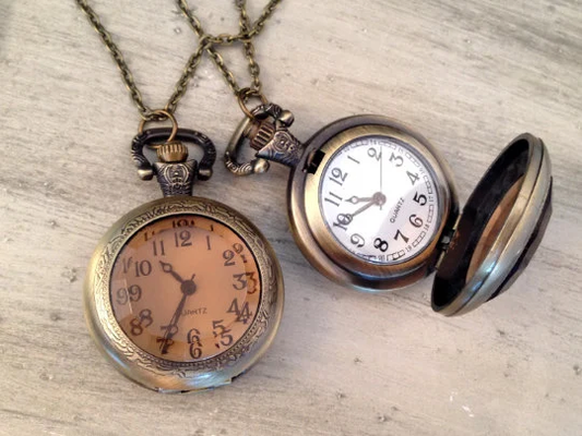 Large Vintage Style Pocket Watch Necklace Coffee Glass Jewel Door Vintage Style Pocketwatch Necklace Bronze CHAIN & BATTERY INCLUDED