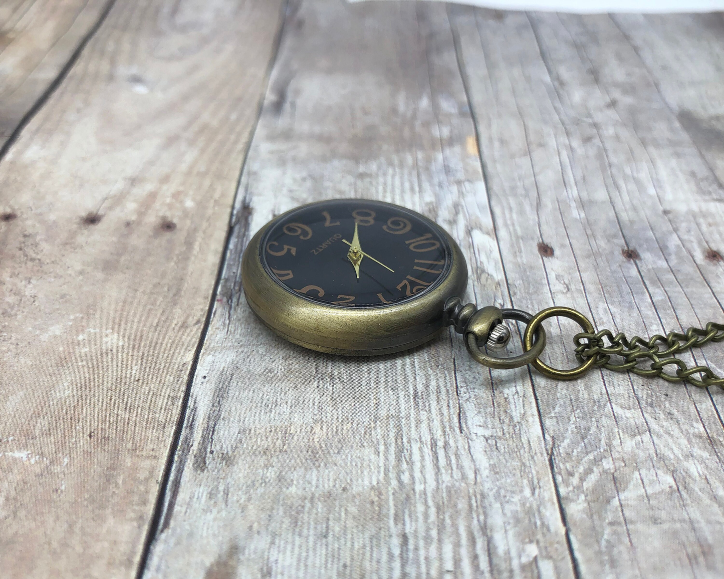 Vintage Style Pocket Watch Necklace Black Dial Antique Bronze Retro Style Timepiece Quartz Pocketwatch Pendant Necklace Chain Included