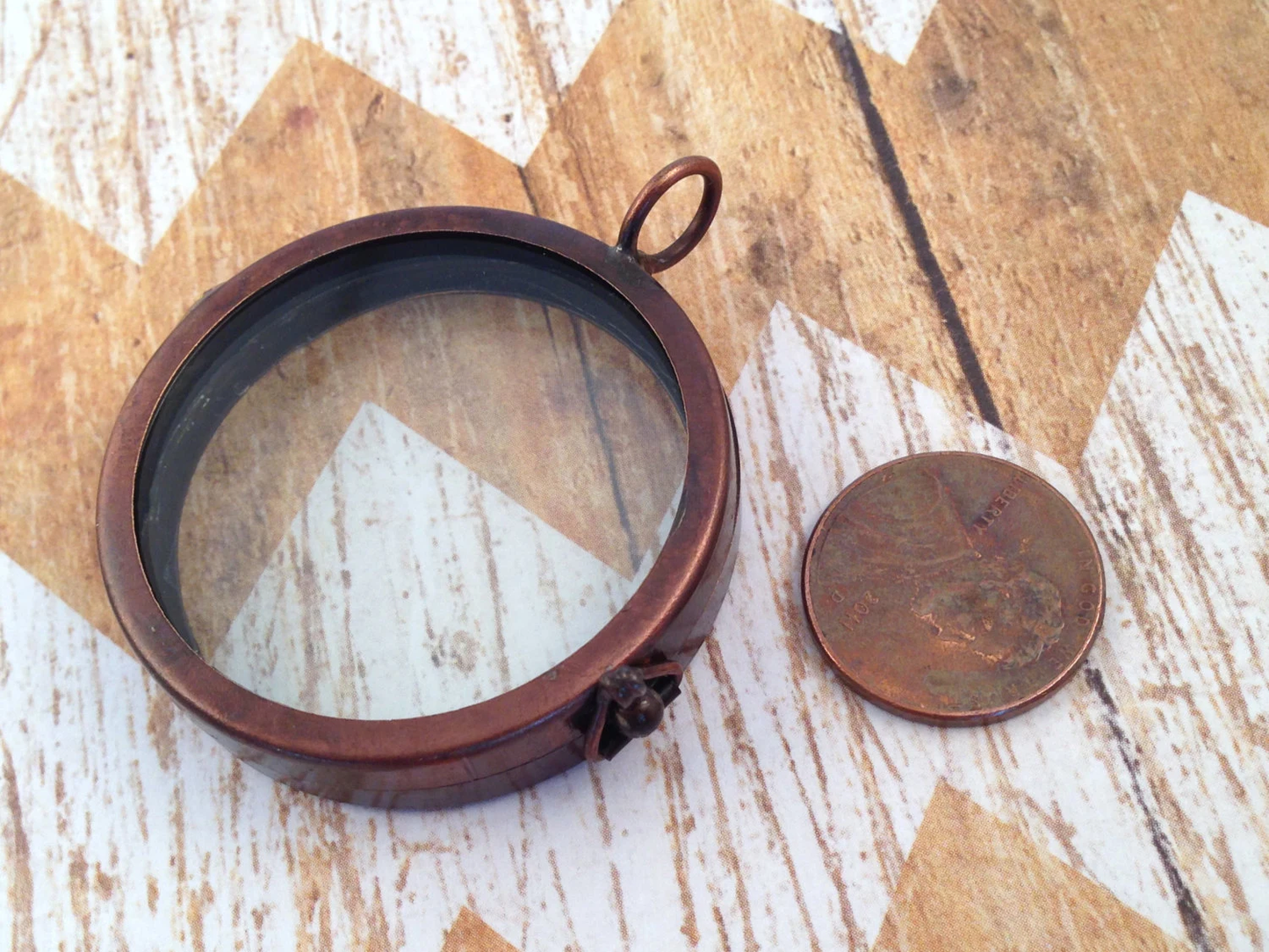 Round Glass Shadow Box See through Locket Box Frame Pendant Apothecary Charm Antique Copper Floating Locket Vintage style Shadowbox