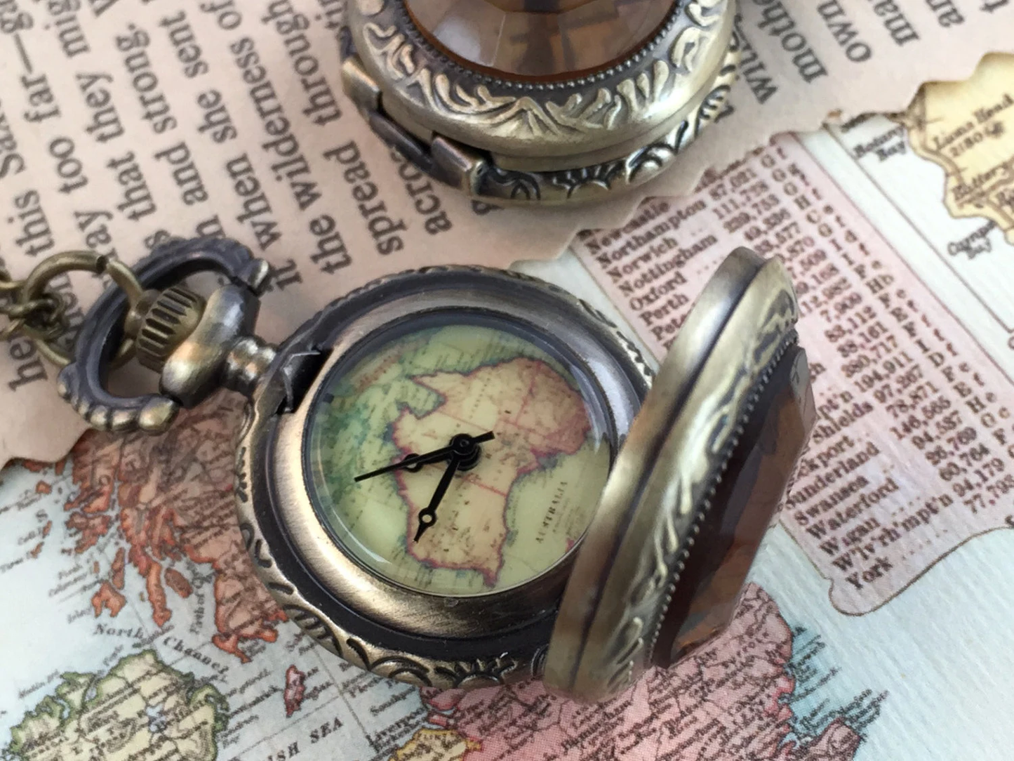 Small Glass Door Map Pocket Watch Necklace Coffee Glass Jewel Door Pocketwatch Pendant Necklace Chain & Battery Included