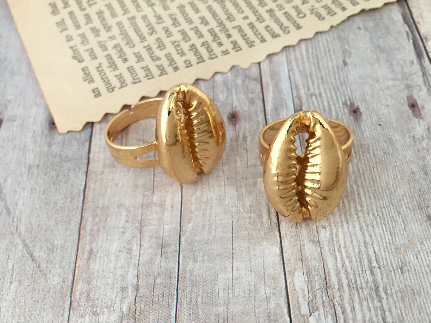 24K Gold Adjustable Cowry Shell Ring Gold Dipped Fossil Wraparound Seashell Nautical Resizable Spoon Ring Puka Shell Beach Pendant Ring